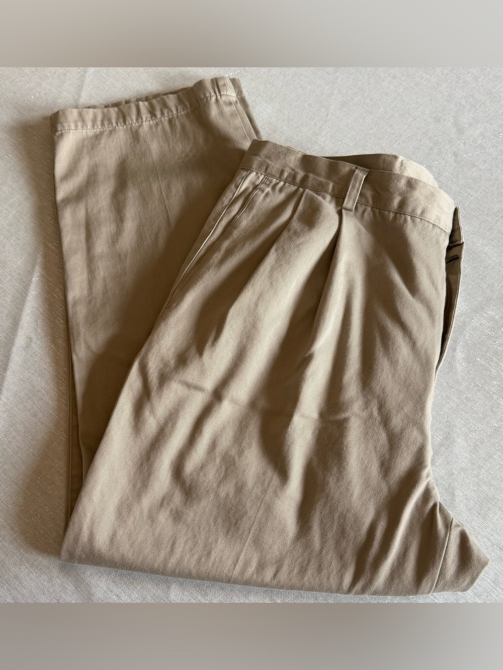 Covington Men's Tan Pleated Chinos